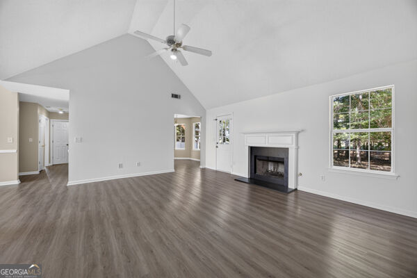 185 Penny Lane Property Photo 6