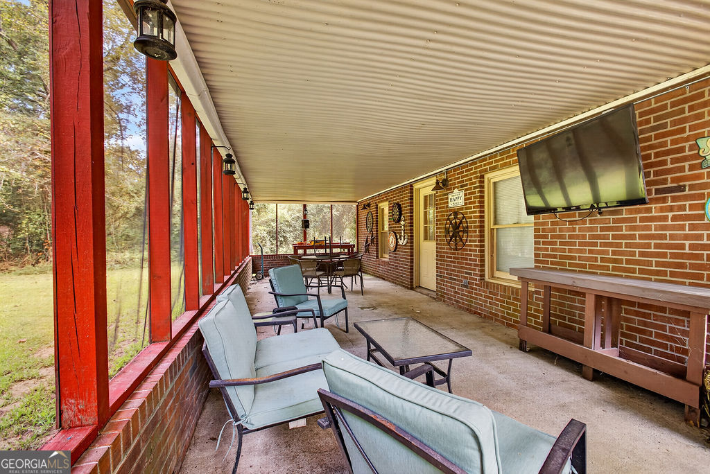 200 1/2 Pine Street Property Photo 4
