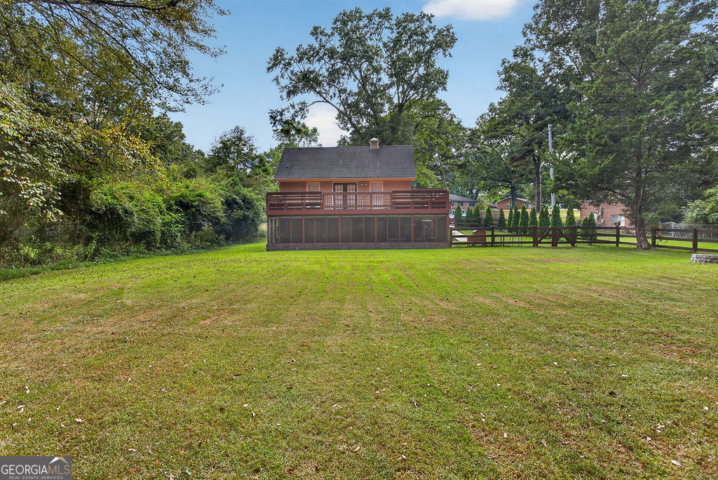 200 1/2 Pine Street Property Photo 6