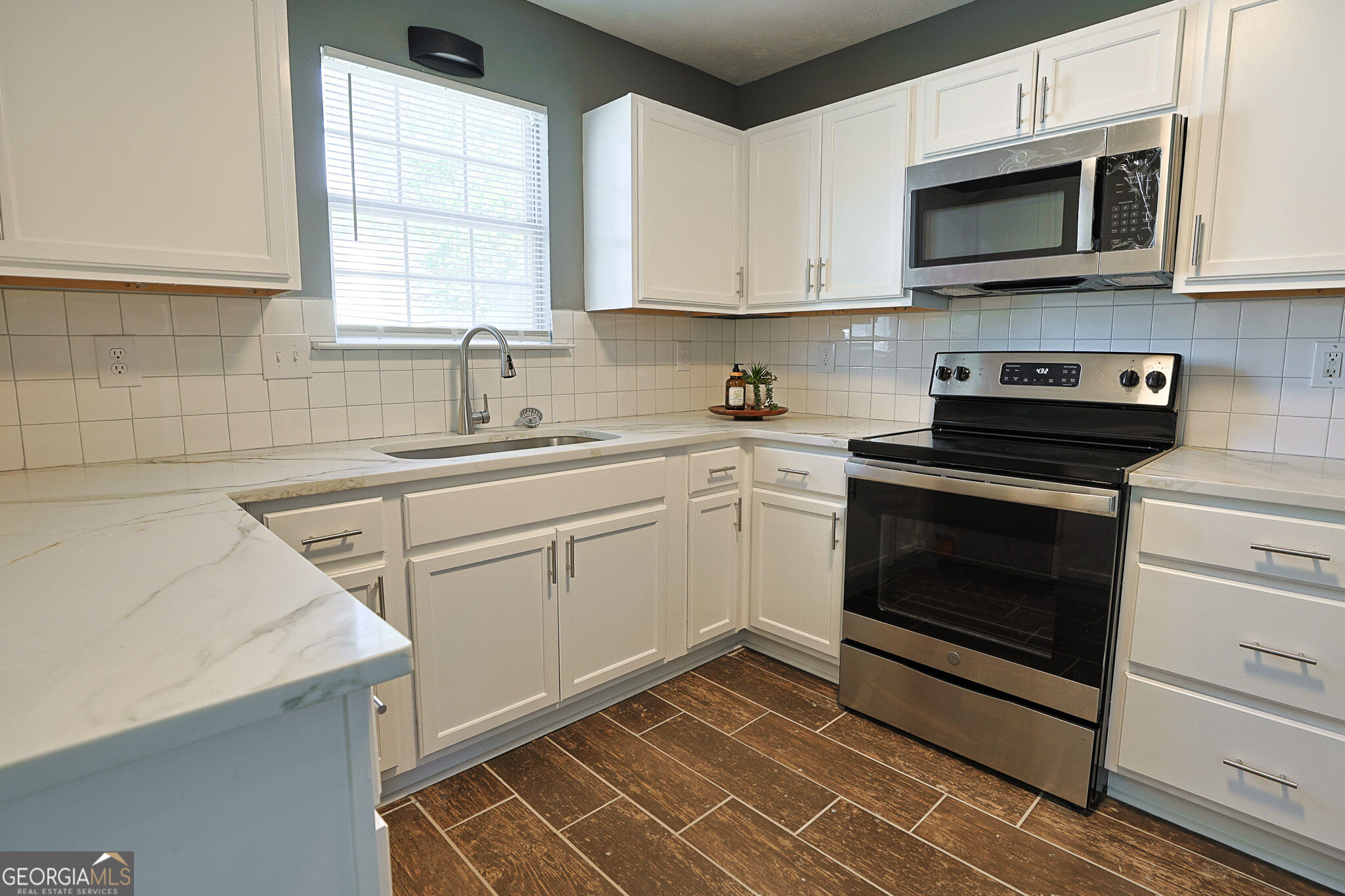 5964 Sherwood Trace Property Photo 5