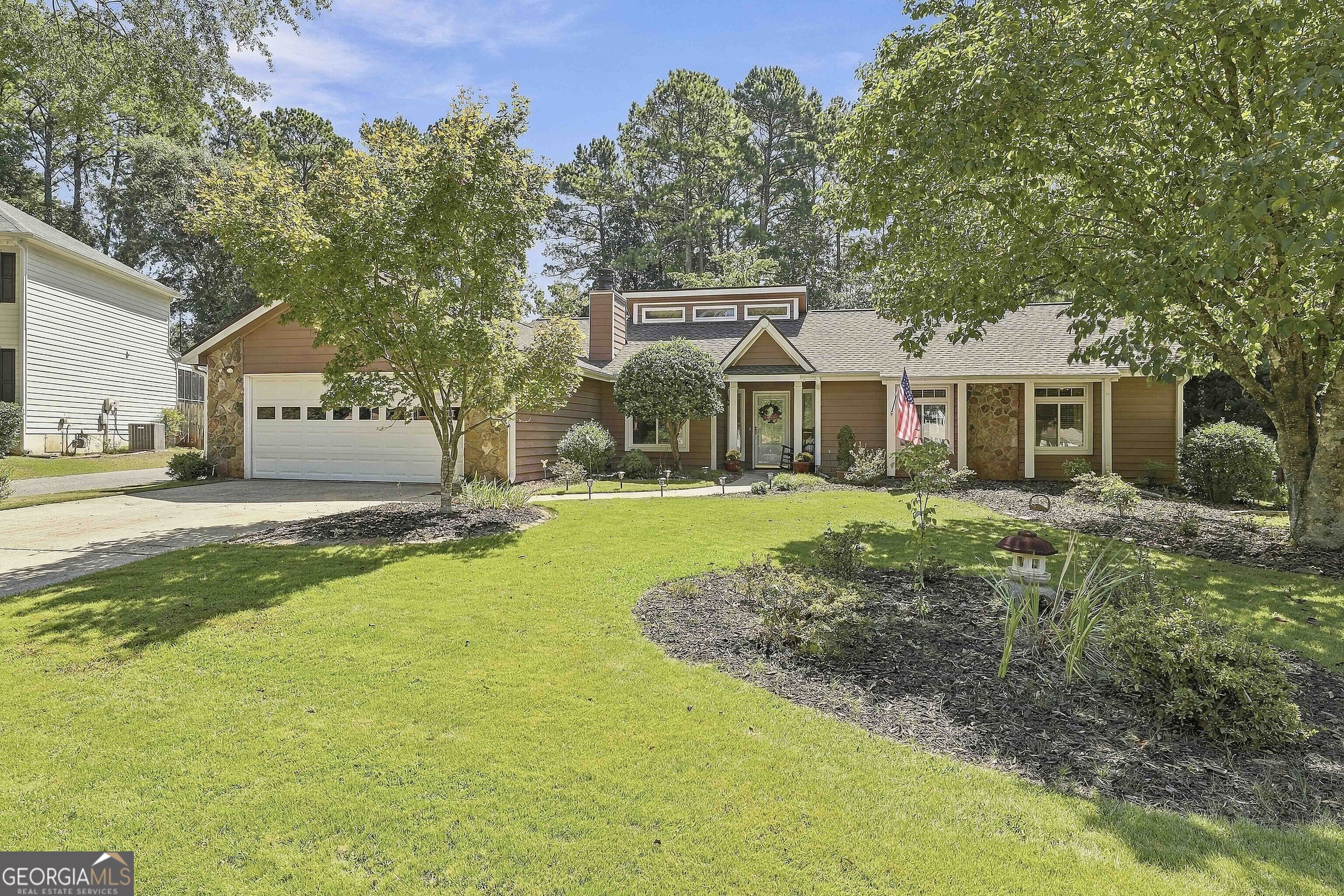 508 Raintree Hill Property Photo 3