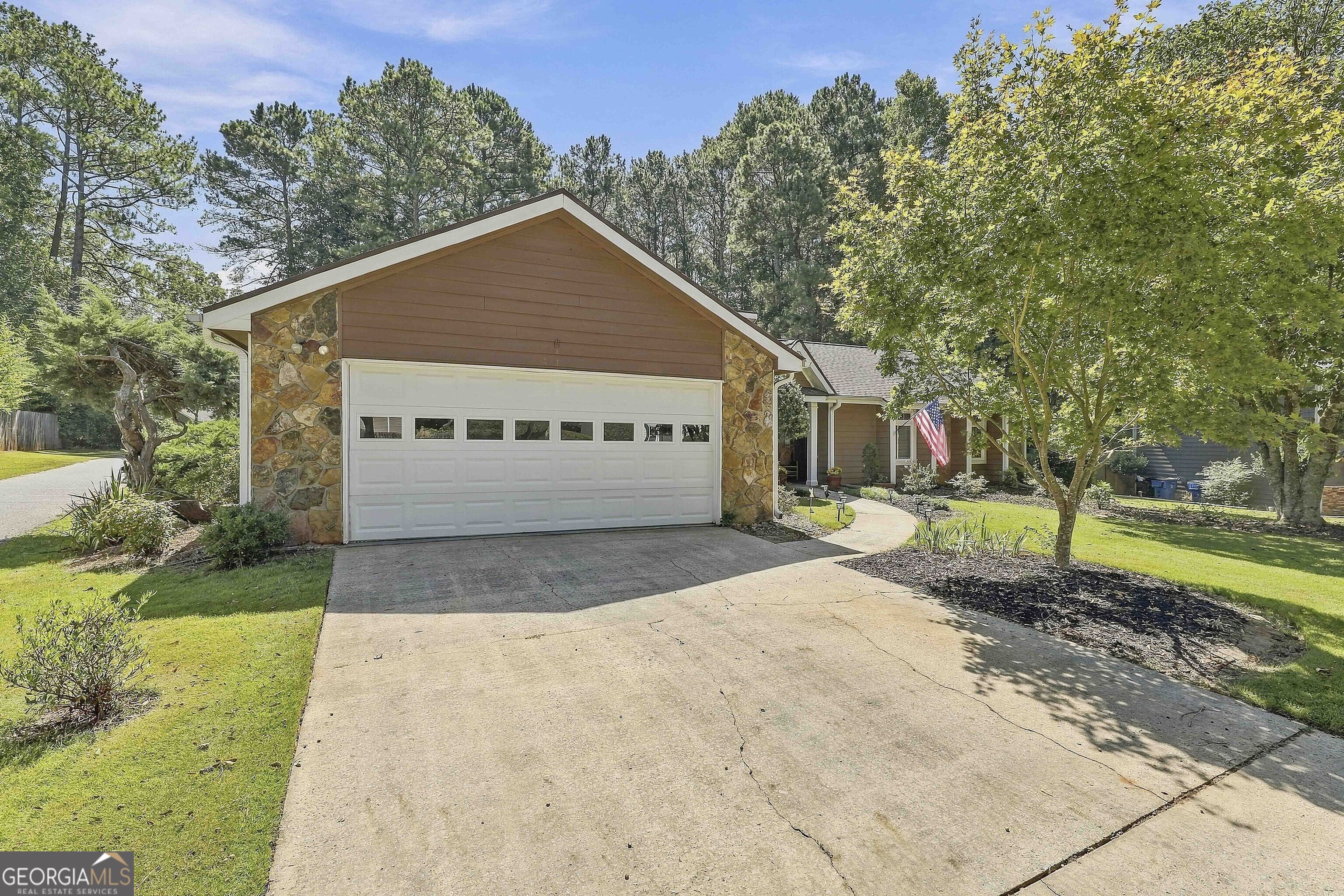 508 Raintree Hill Property Photo 4