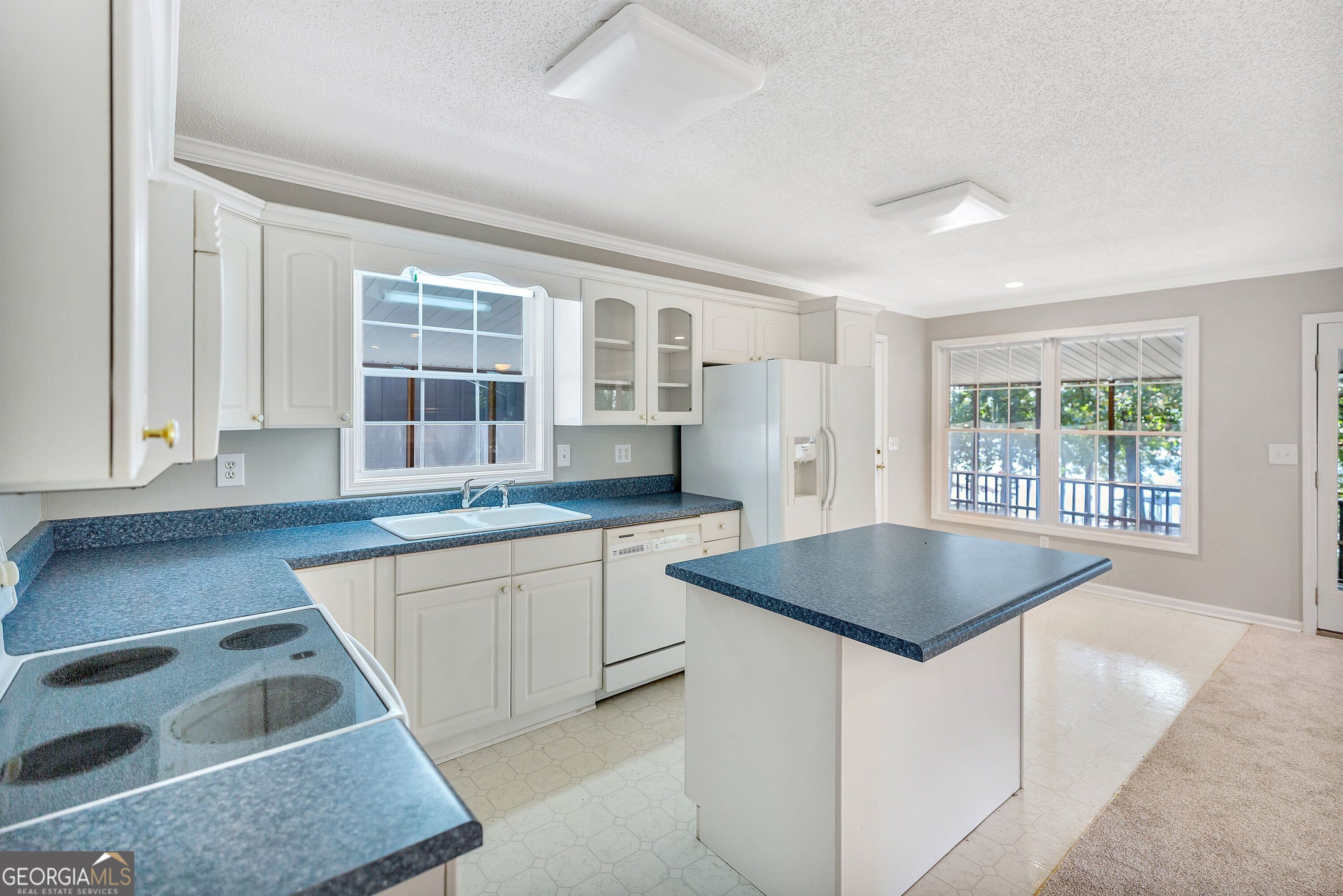 104 Lakehill Road Property Photo 4