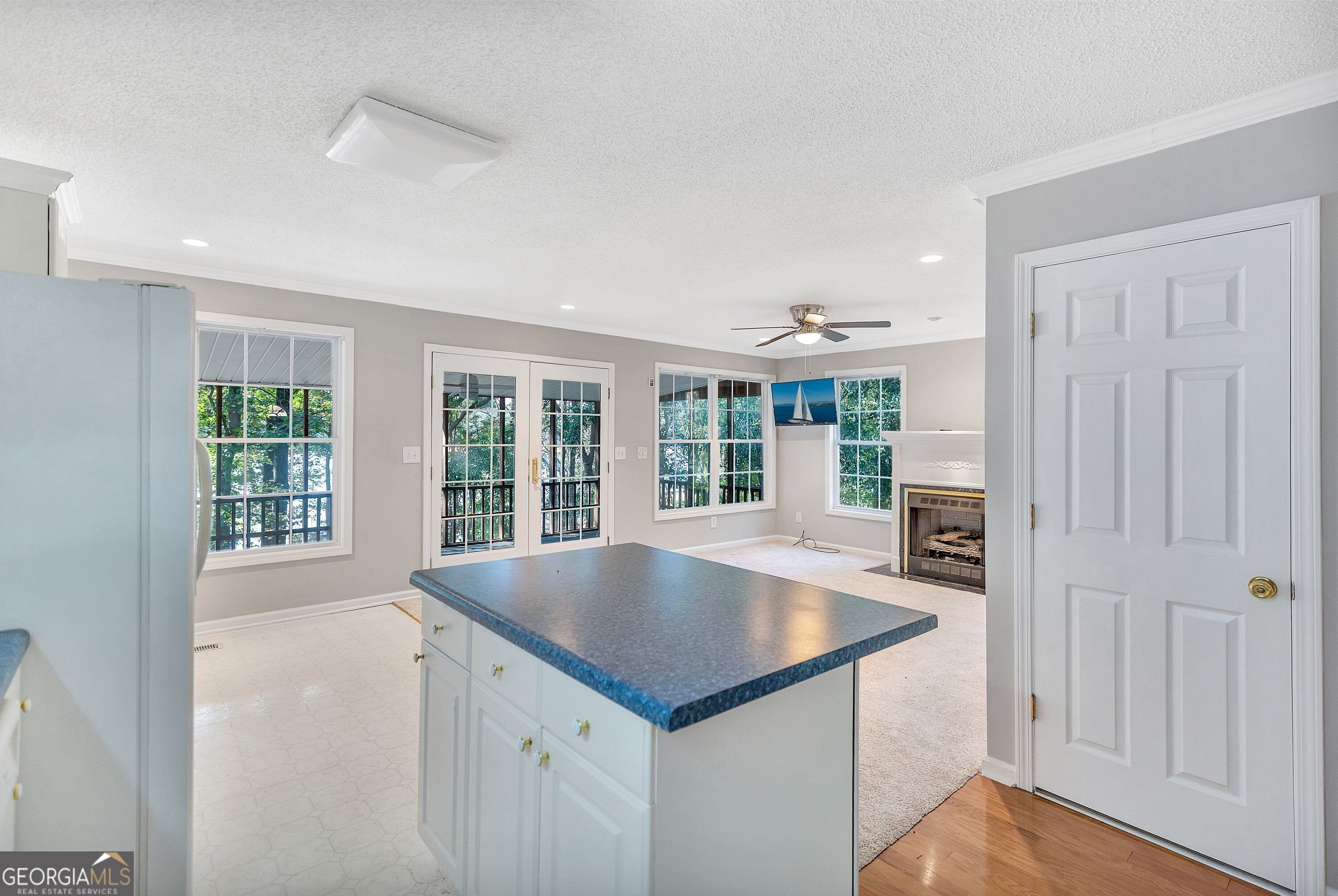 104 Lakehill Road Property Photo 5