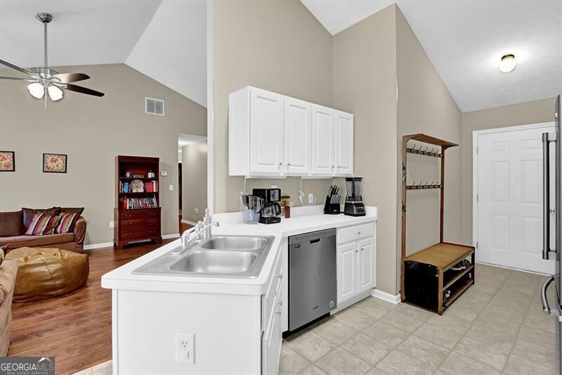 104 Jacob Drive Property Photo 4
