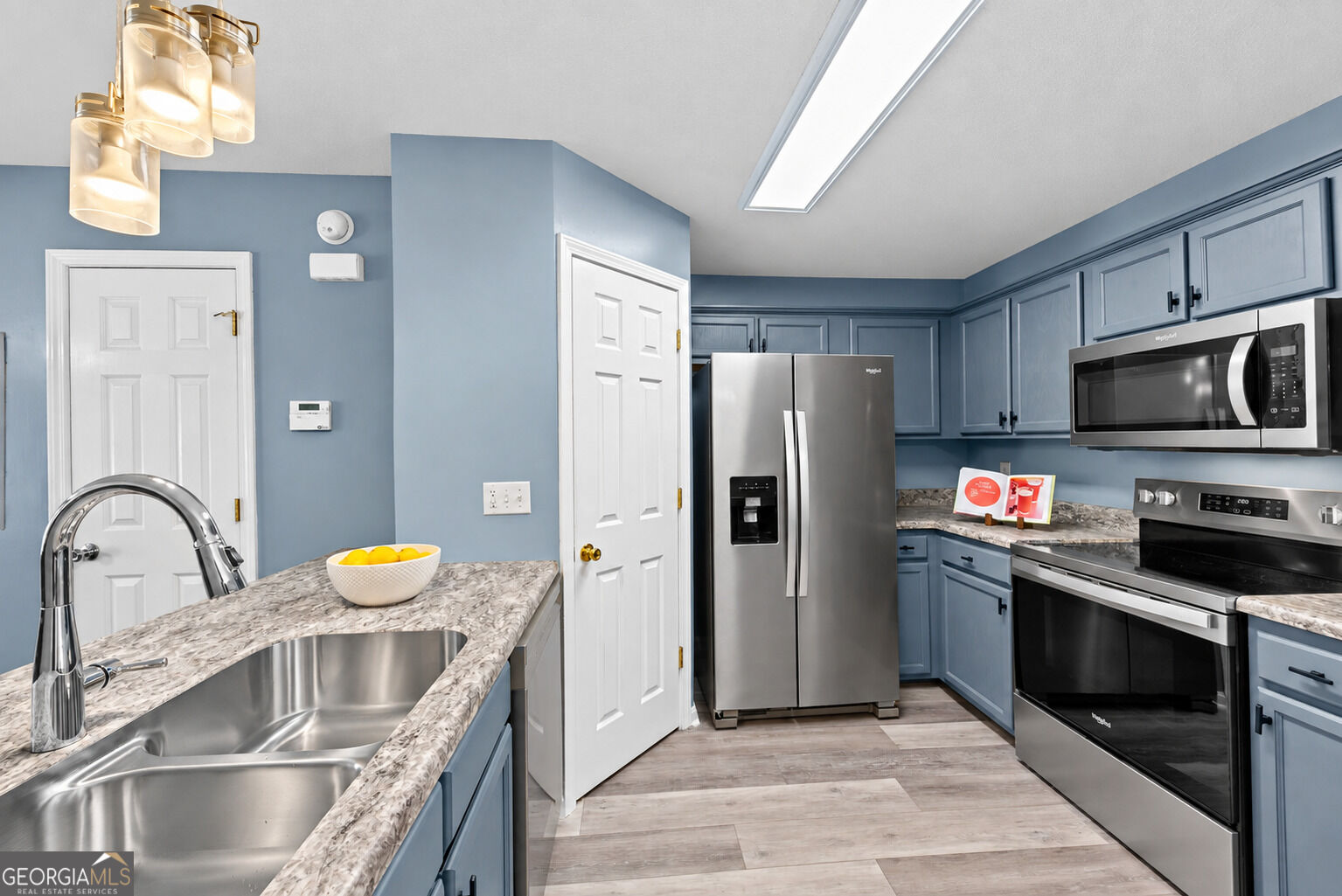 637 Huntington Road # C2 Property Photo 6