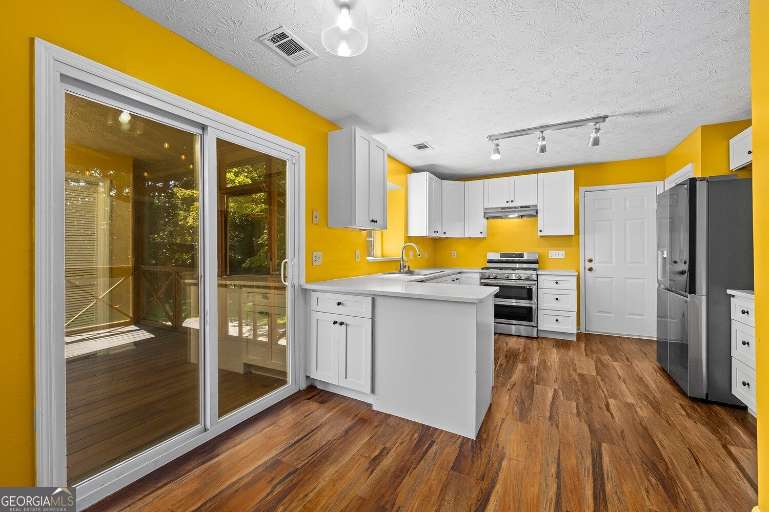 445 Carriage Court Property Photo 6