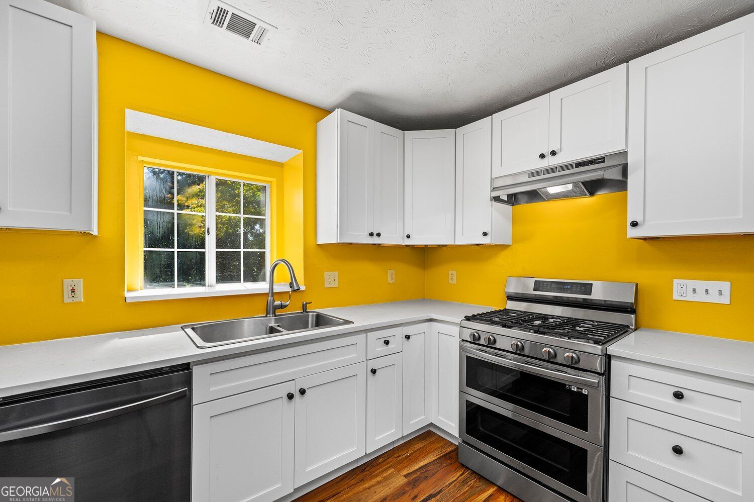 445 Carriage Court Property Photo 7