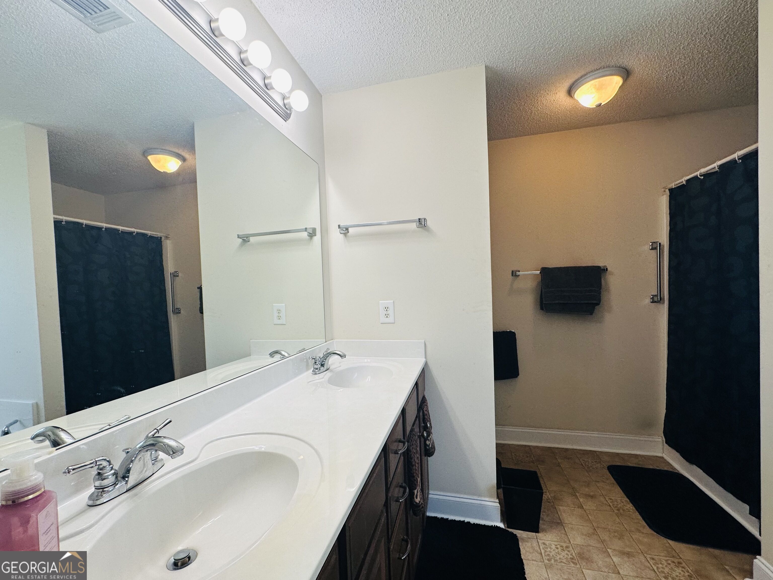 105 Ritz Lane Property Photo 13