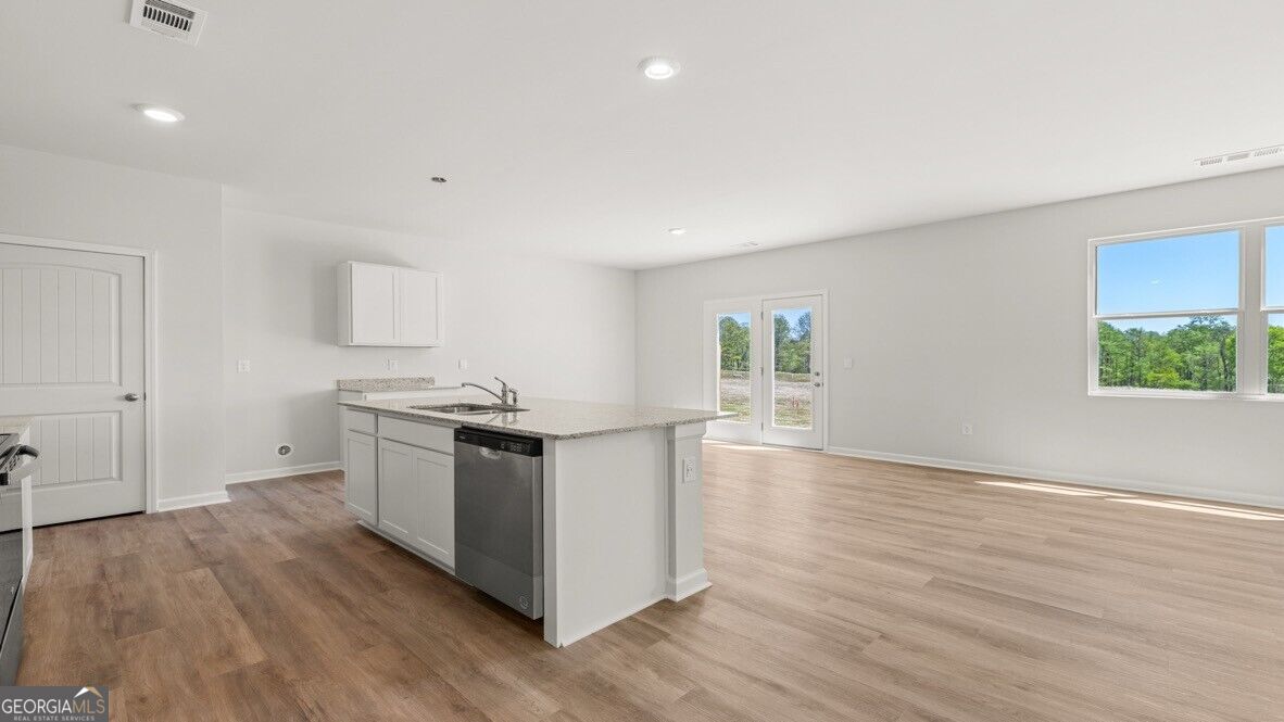 332 Creekview Way Property Photo 3