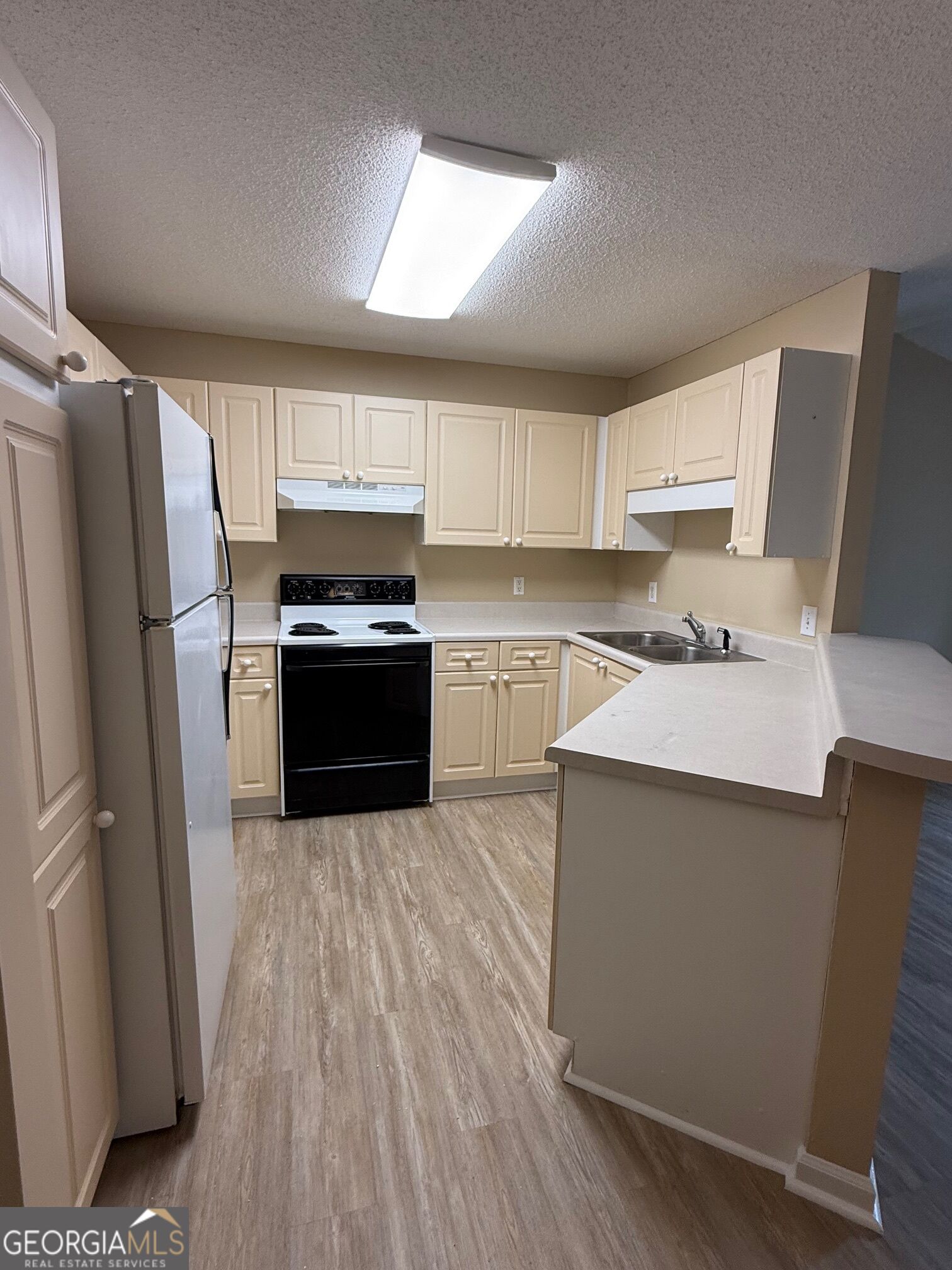 320 Ridgewood Avenue # B4 Property Photo 2