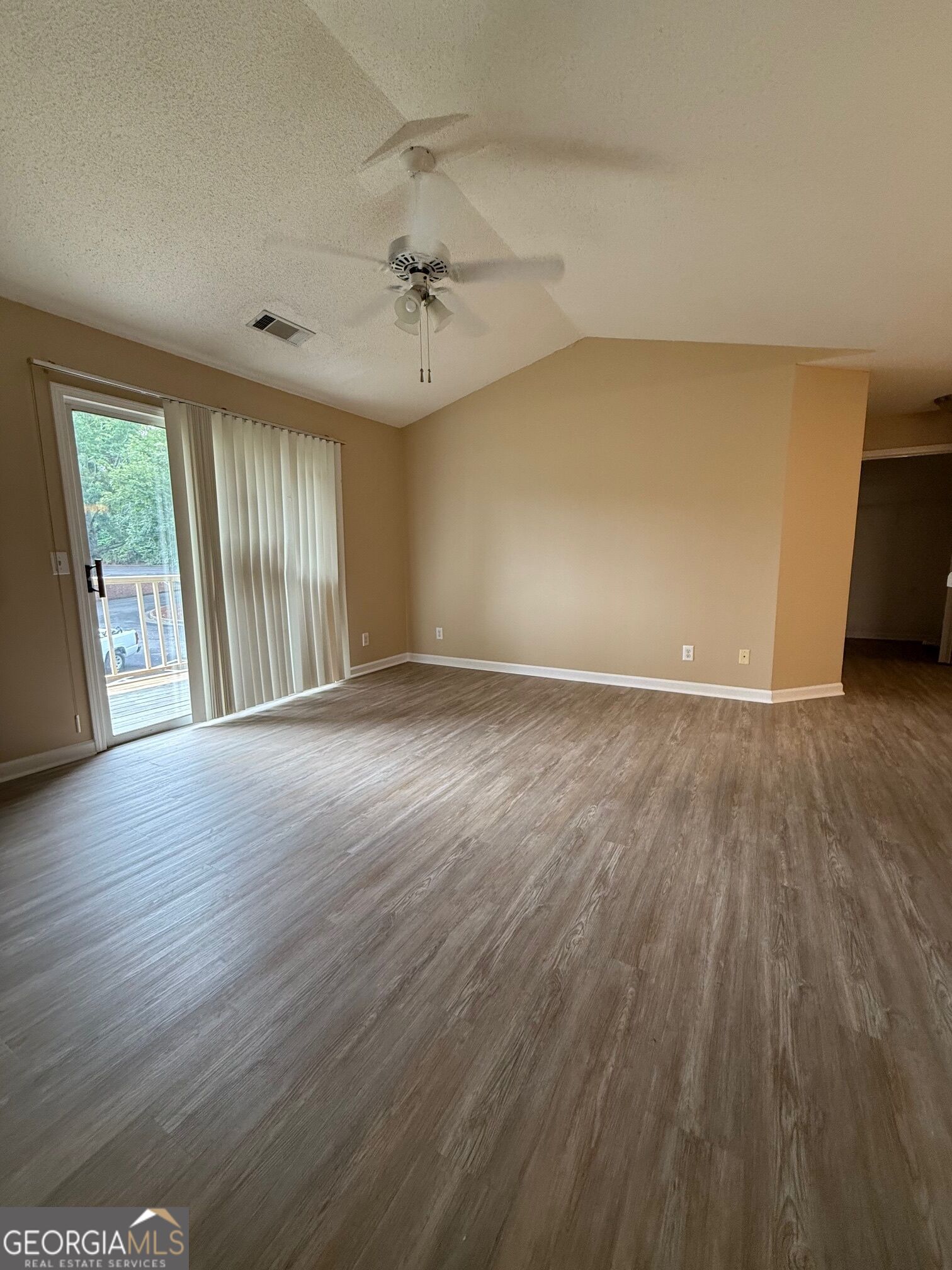 320 Ridgewood Avenue # B4 Property Photo 5