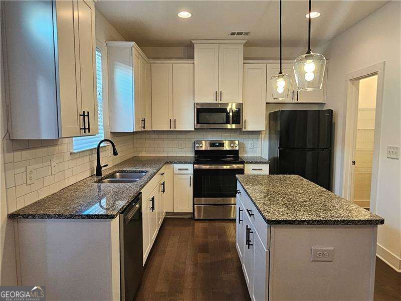 73 S Auburn Landing Place Property Photo 2