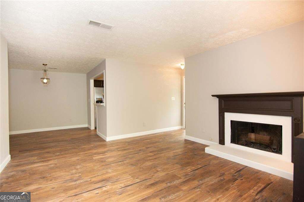 2104 Augusta Drive Se Property Photo 4