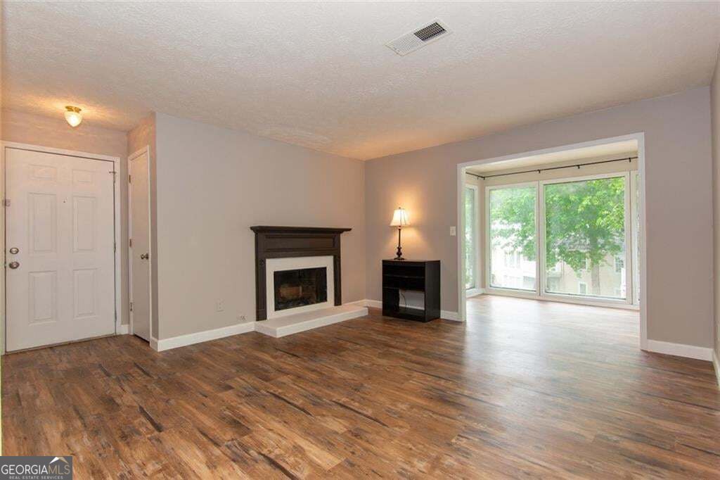 2104 Augusta Drive Se Property Photo 5