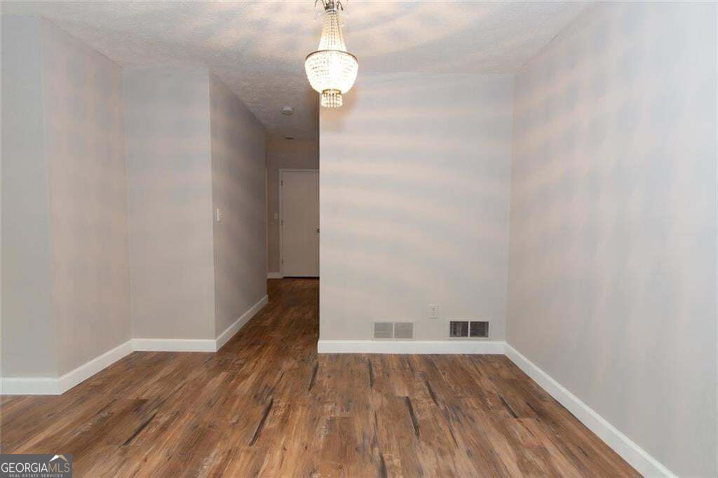2104 Augusta Drive Se Property Photo 9