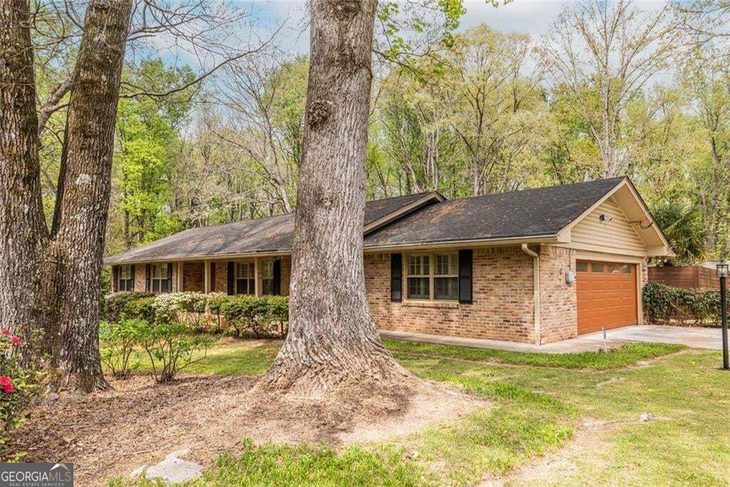 3360 Embry Hills Drive Property Photo 1