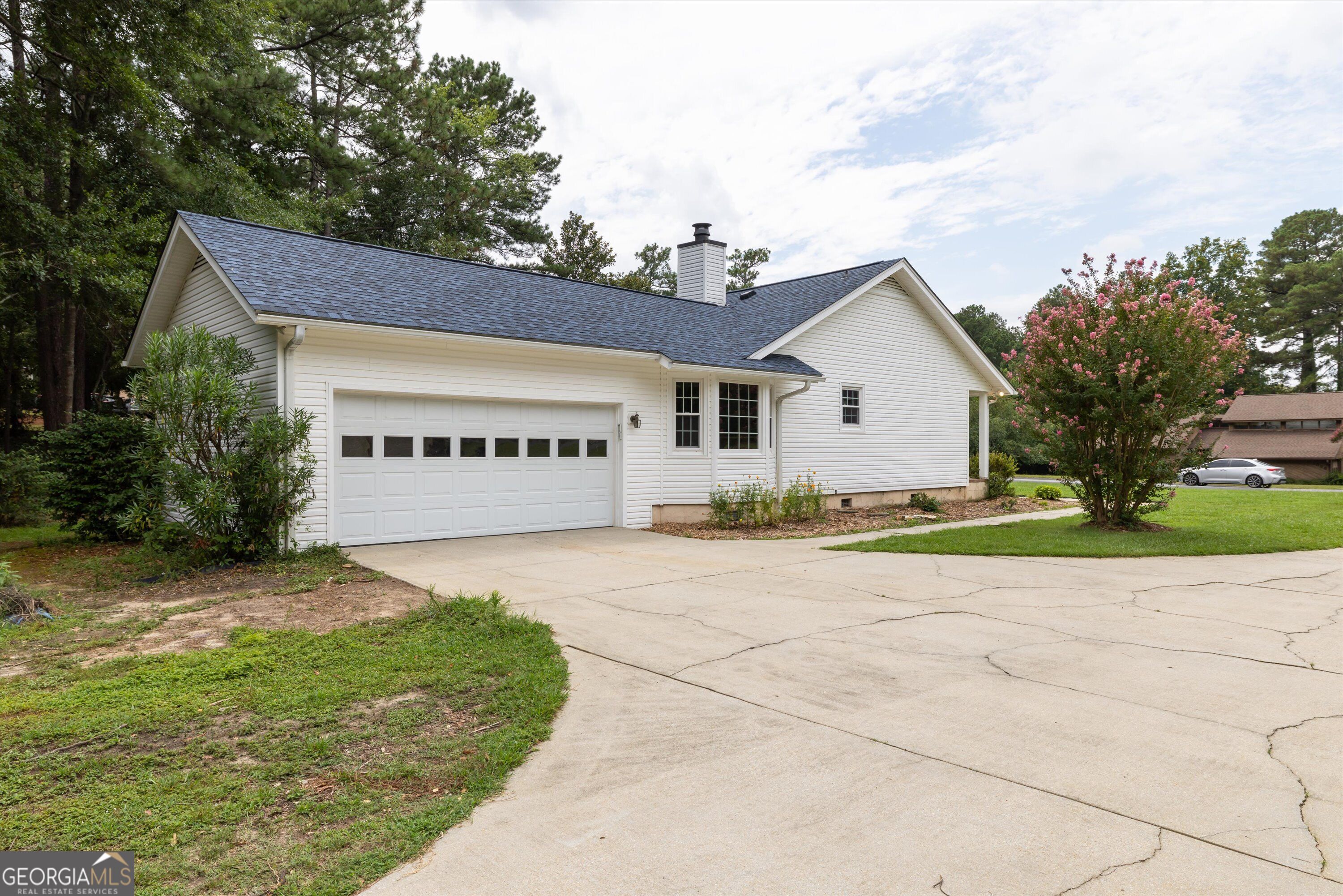 1082 Kismet Drive Property Photo 2