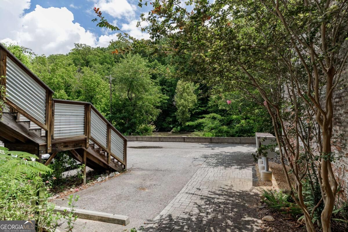 585 White Circle # 5 Property Photo 27