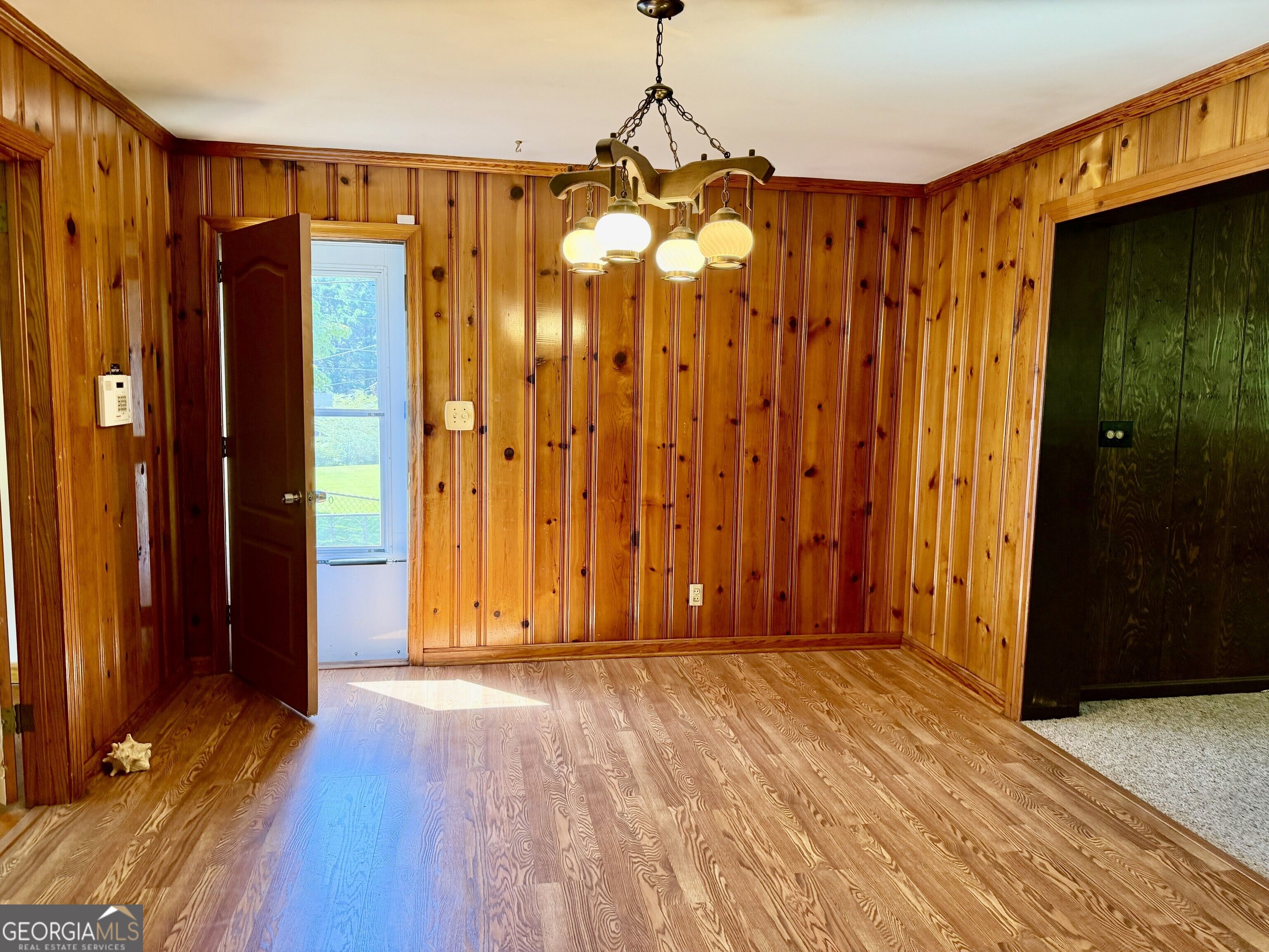 3226 Woodview Drive Se Property Photo 9