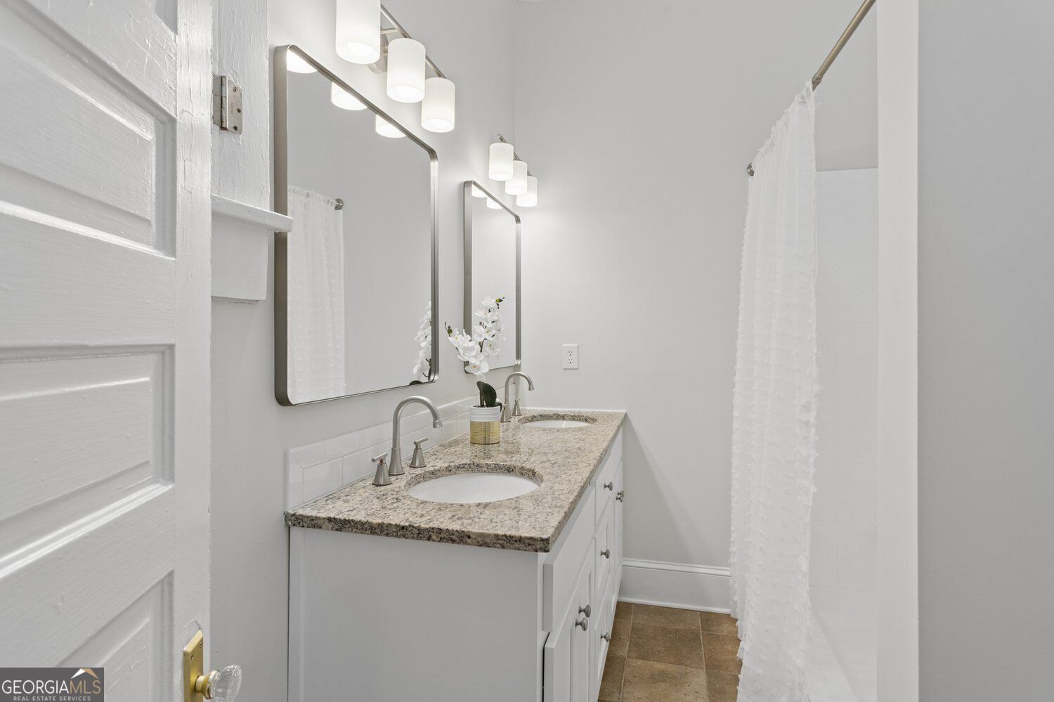 648 Waldo Street Se Property Photo 6