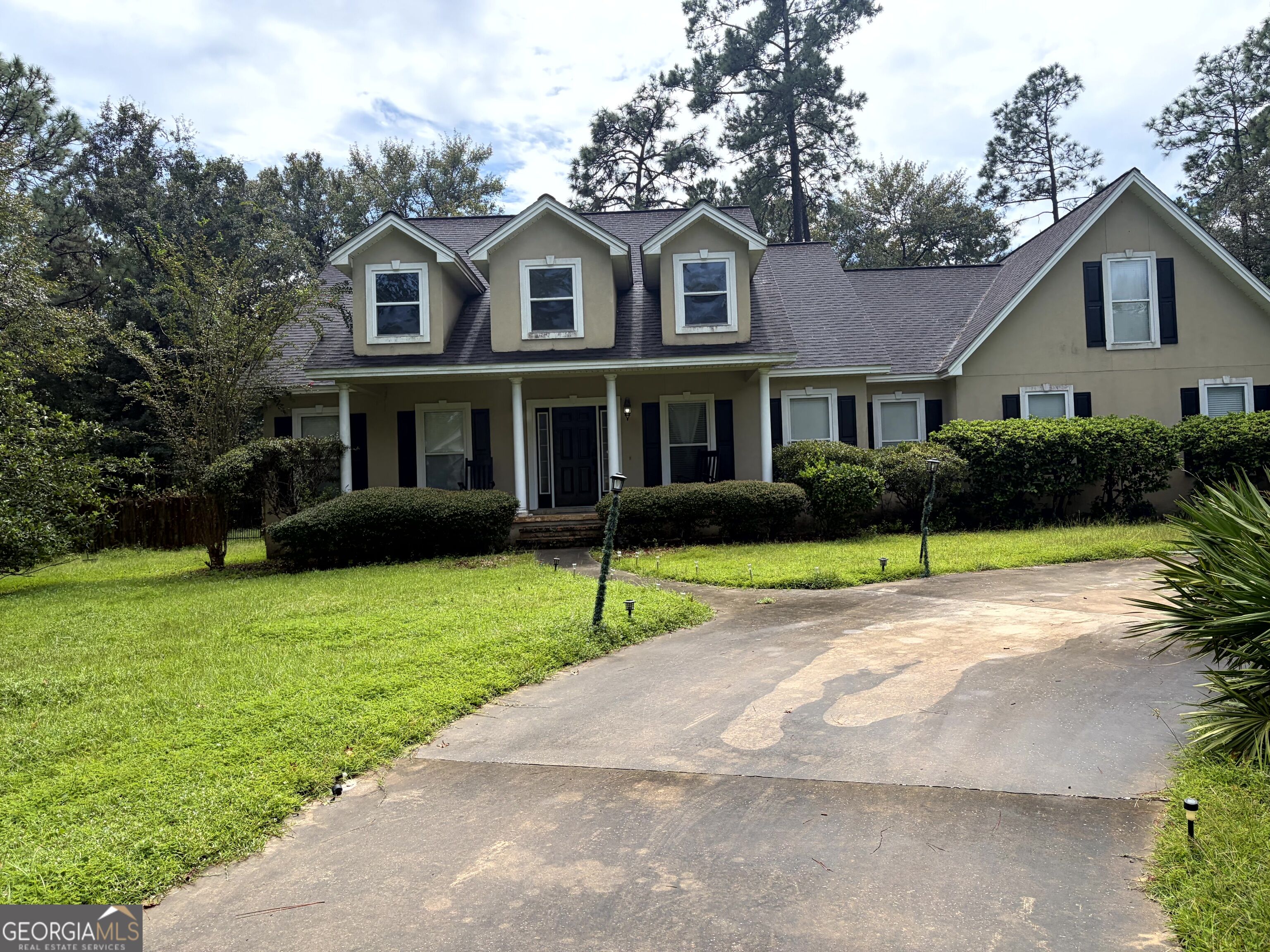 134 Foxcreek Estate Drive Property Photo 3
