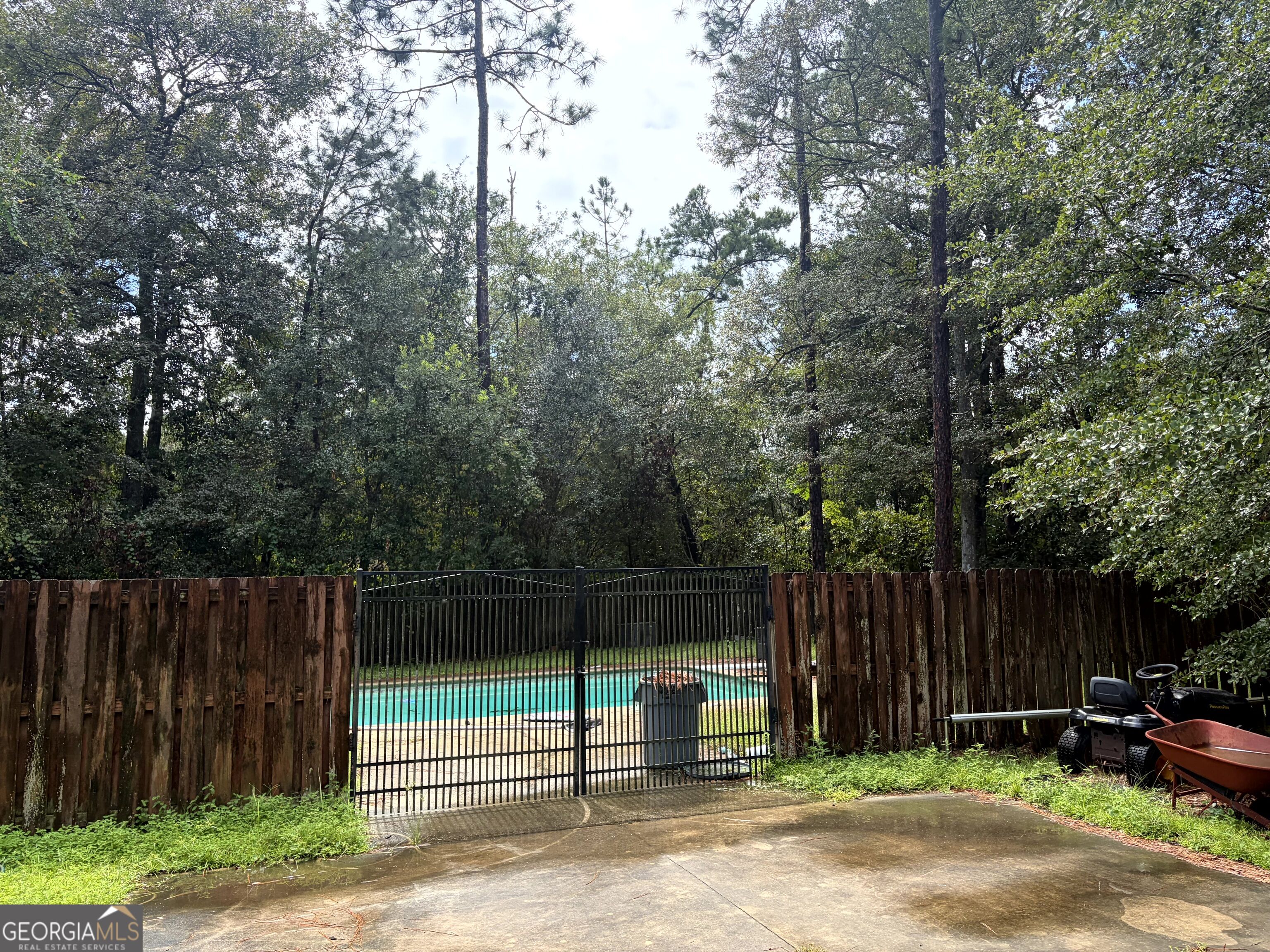 134 Foxcreek Estate Drive Property Photo 11