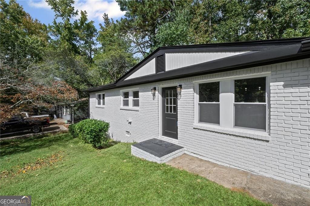 5961 John Street Property Photo 2