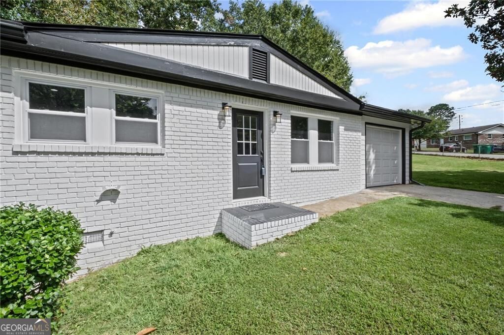 5961 John Street Property Photo 3