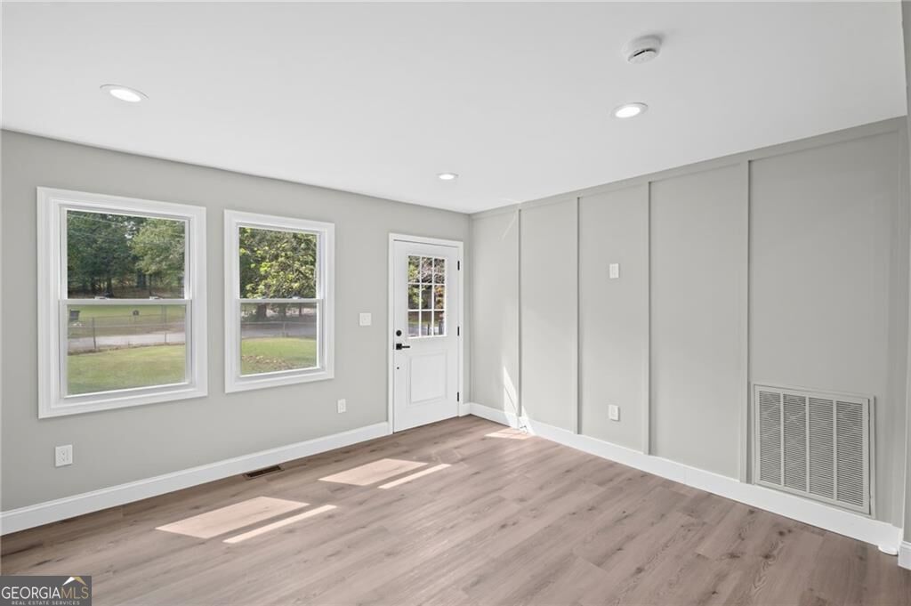 5961 John Street Property Photo 9