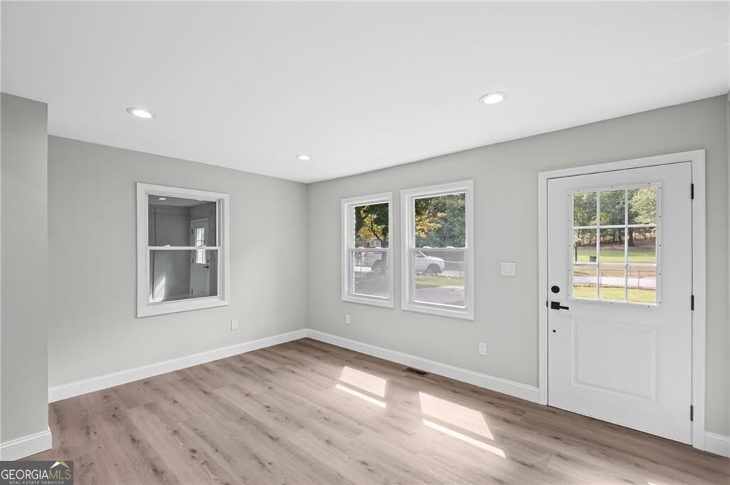 5961 John Street Property Photo 10