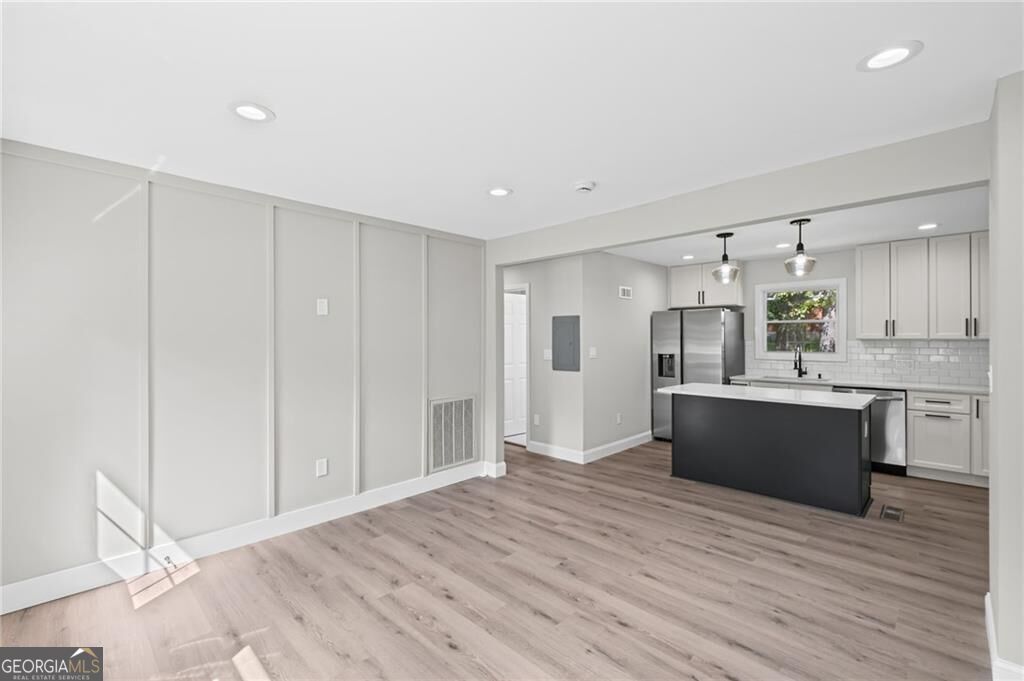 5961 John Street Property Photo 15