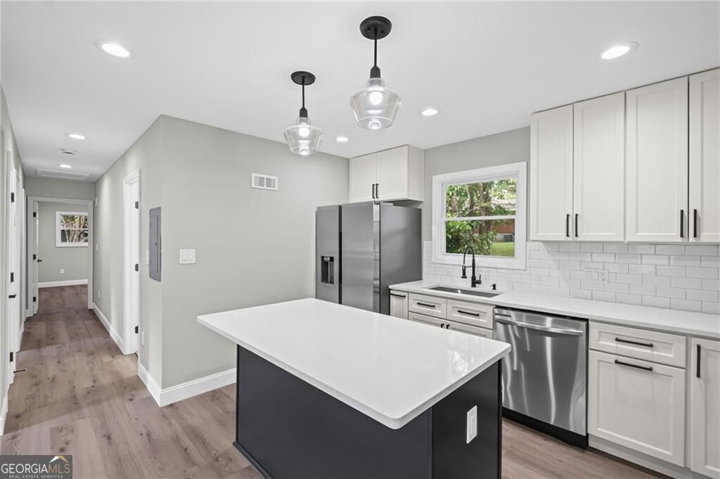 5961 John Street Property Photo 16