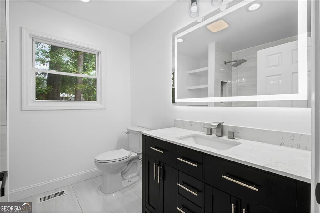 5961 John Street Property Photo 20