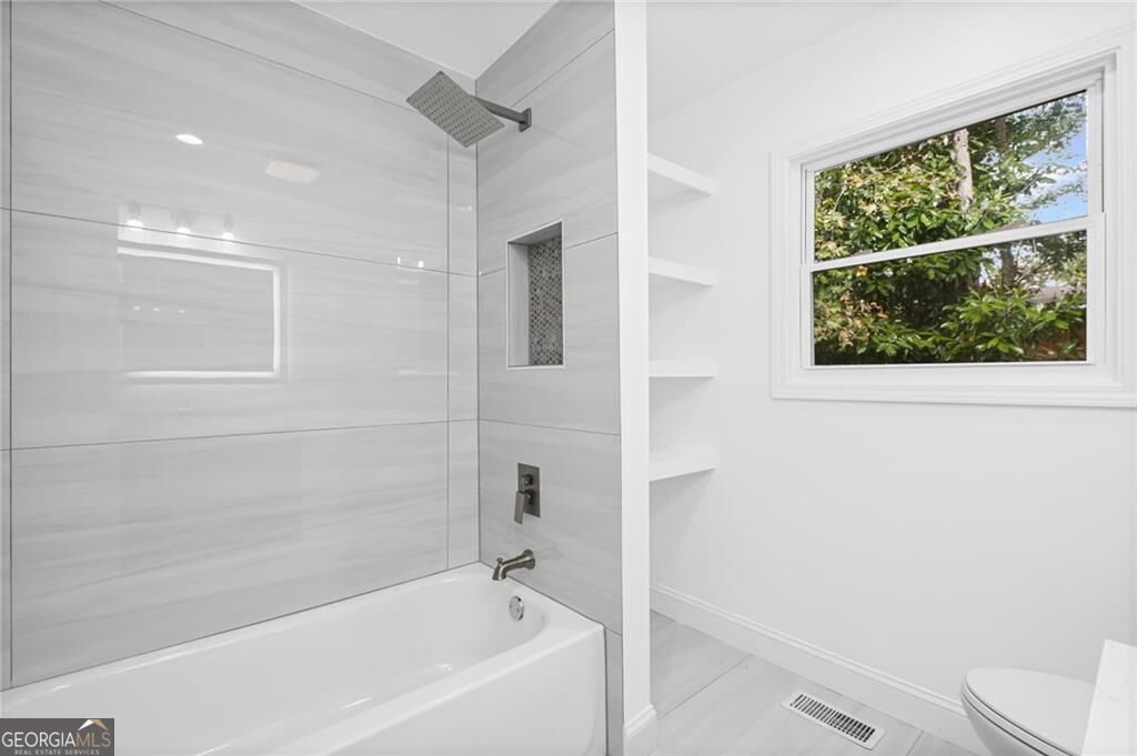 5961 John Street Property Photo 21