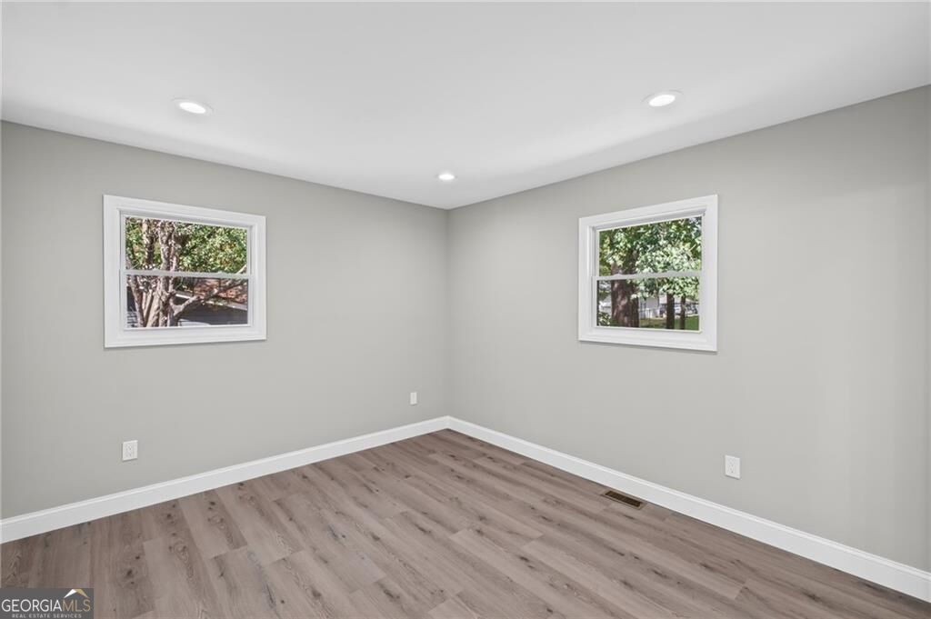 5961 John Street Property Photo 24