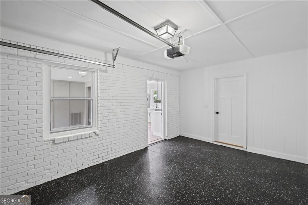 5961 John Street Property Photo 25