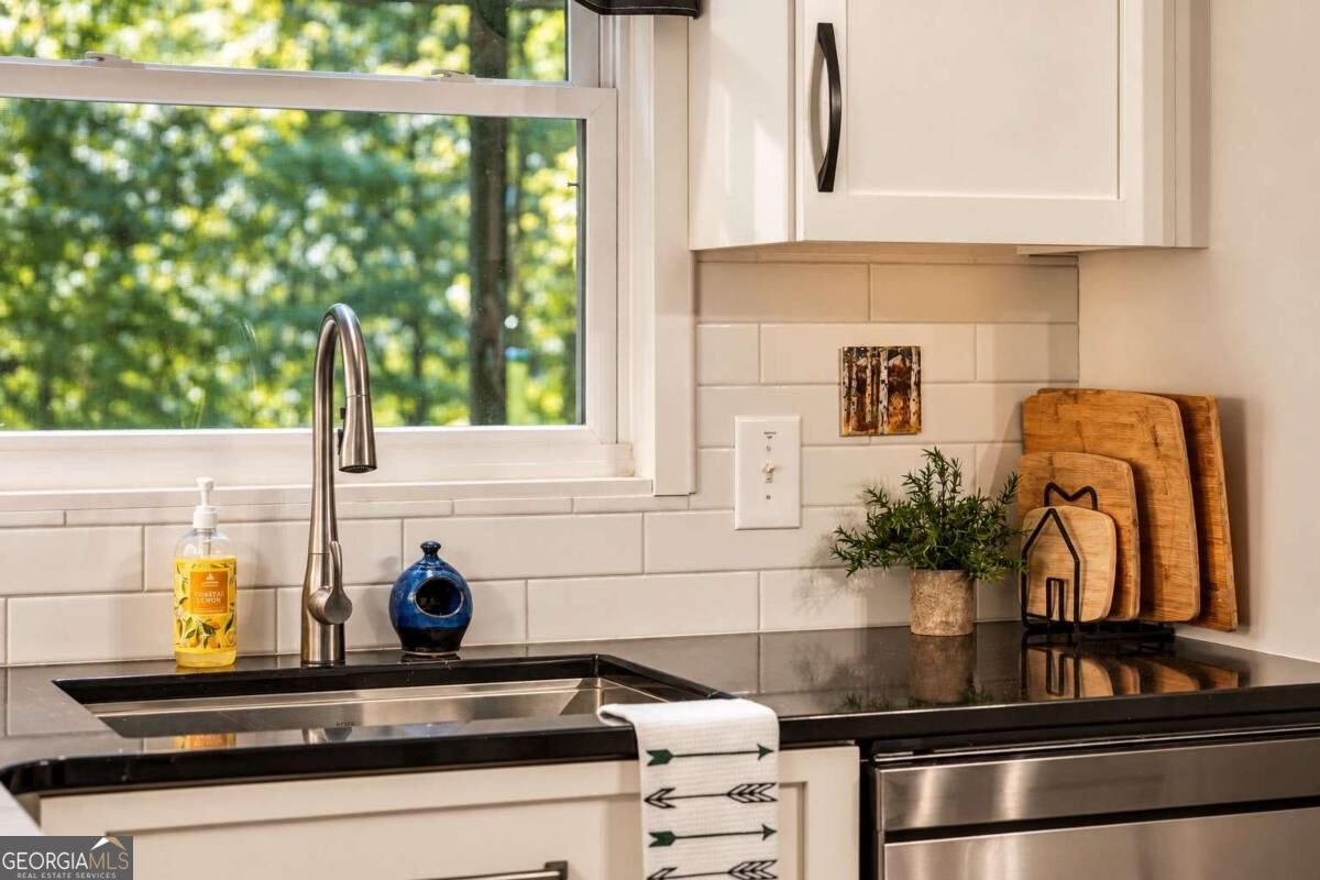 546 Happy Hollow Circle Property Photo 4