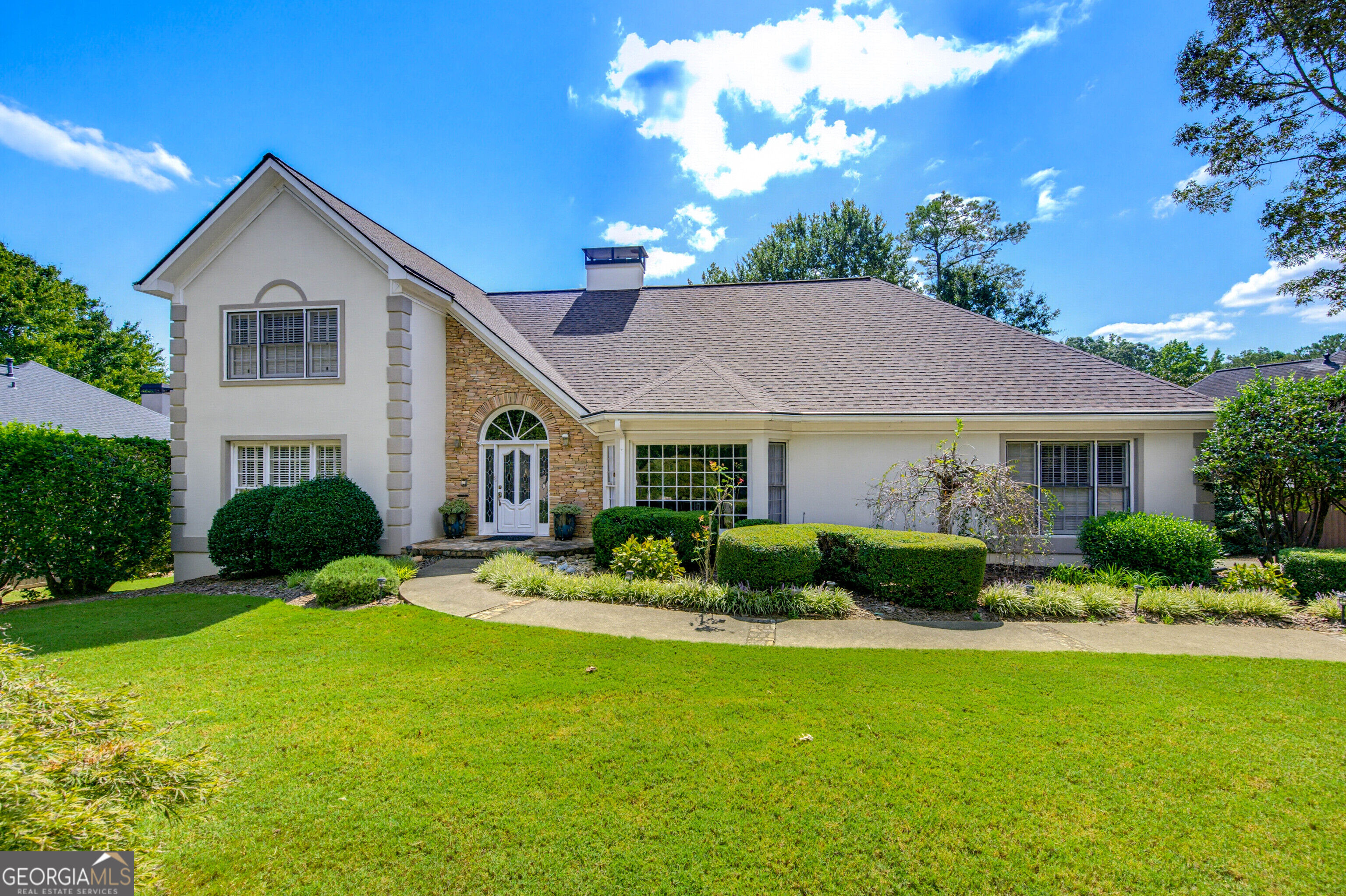 1001 Ashebrooke Court Ne Property Photo 1