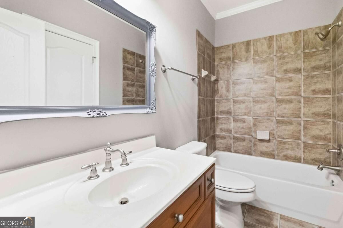 1916 Severbrook Place Property Photo 34