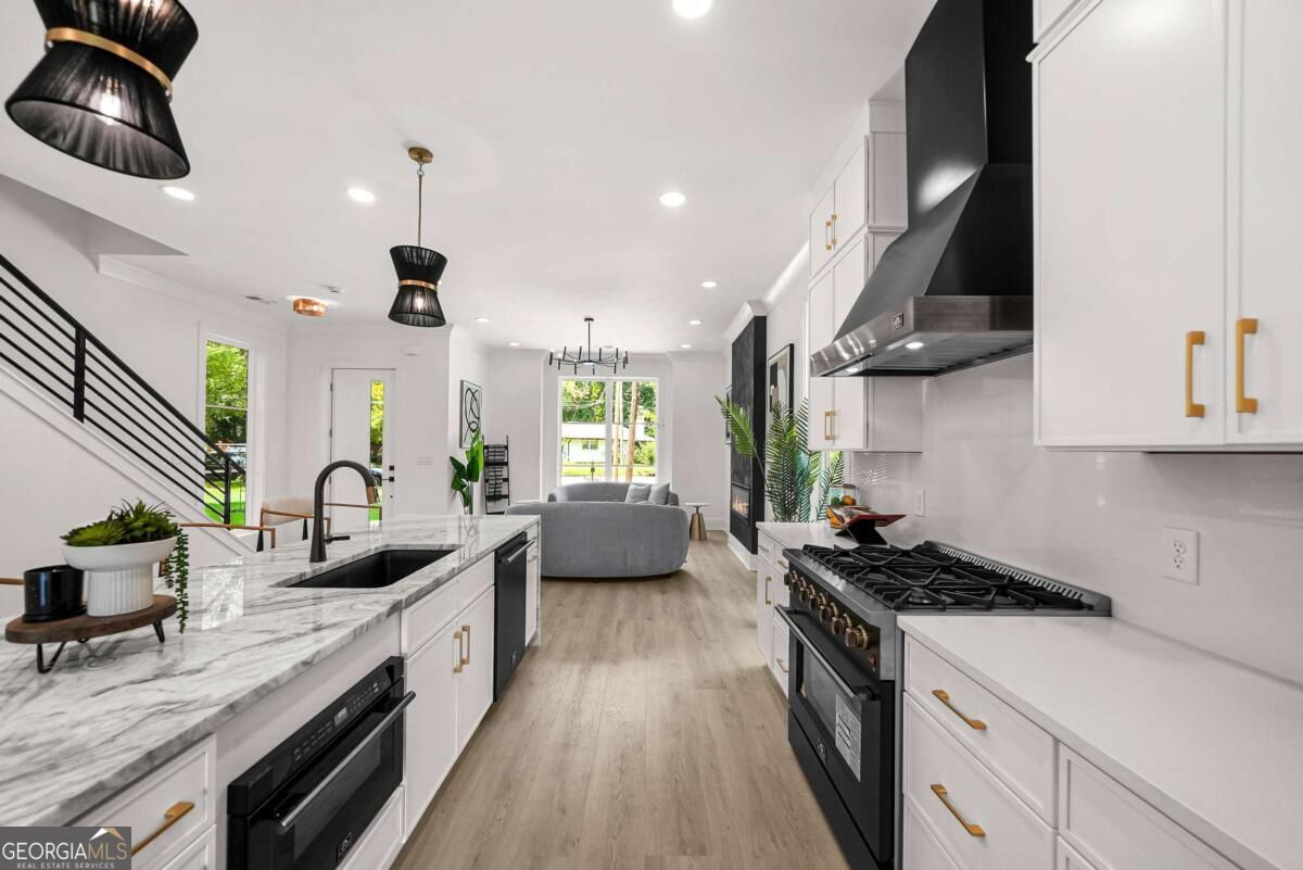 1776 S Gordon Street Sw Property Photo 8