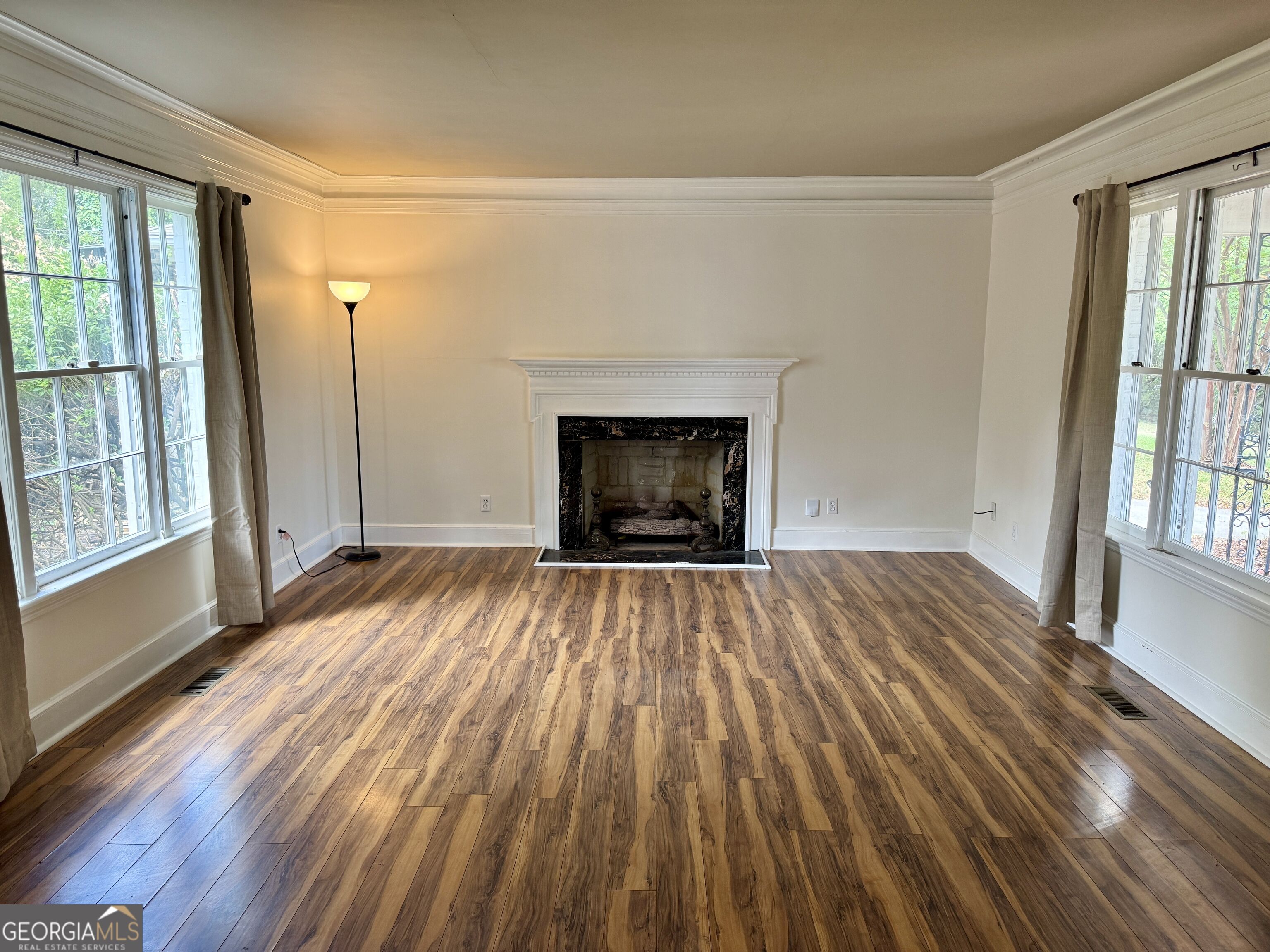 311 Pio Nono Avenue Property Photo 6