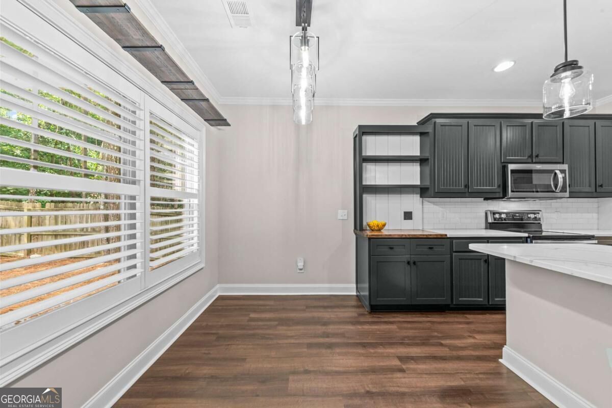 1650 Washington Way Property Photo 17