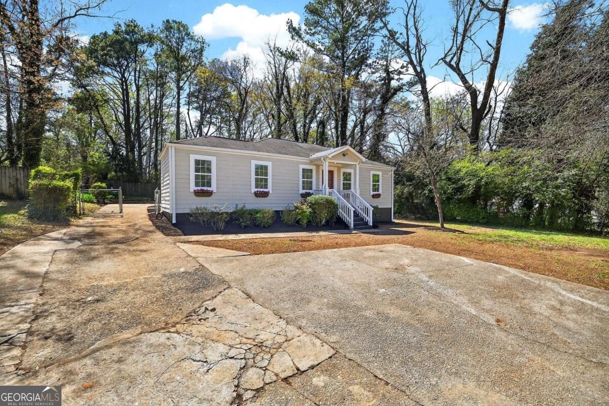 955 Columbia Drive Property Photo 3