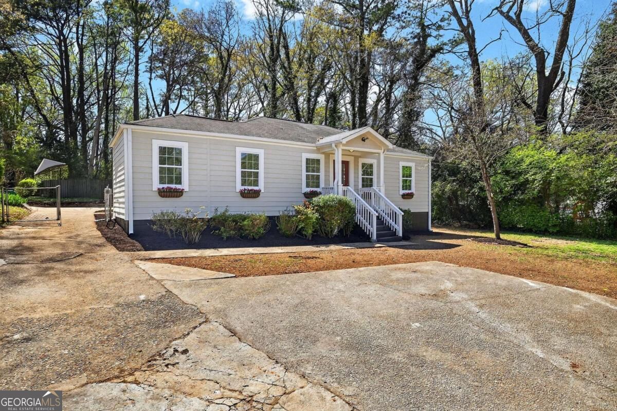 955 Columbia Drive Property Photo 4