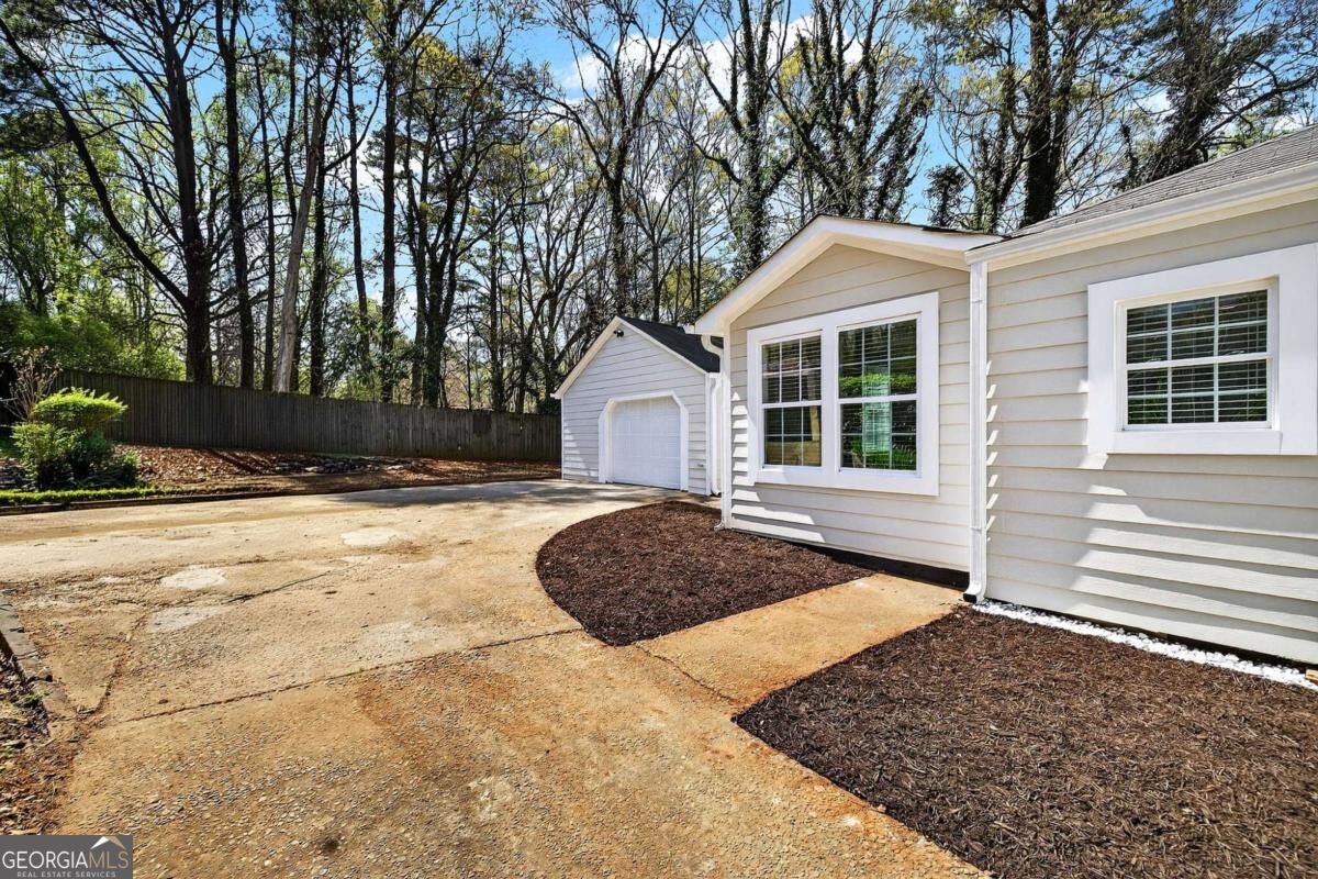955 Columbia Drive Property Photo 6