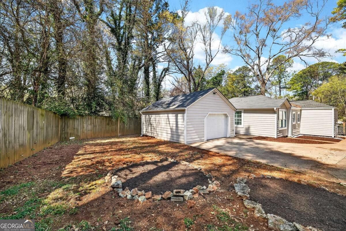 955 Columbia Drive Property Photo 7