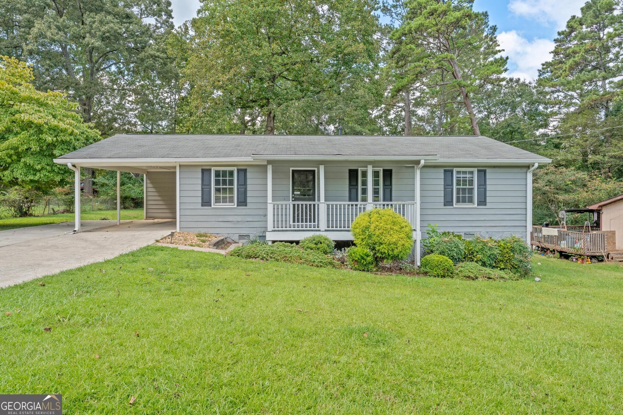 285 Amanda Court Property Photo 1
