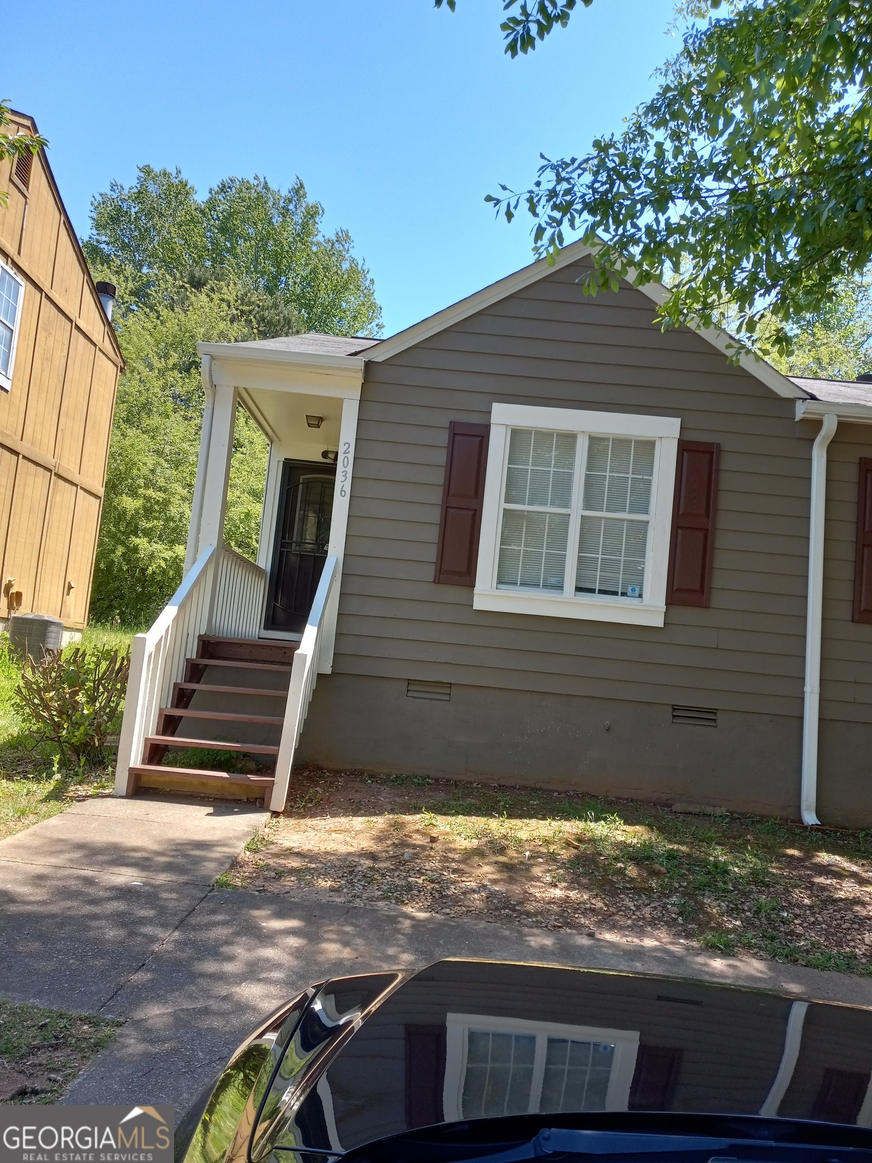 2036 Charter Manor Property Photo 1