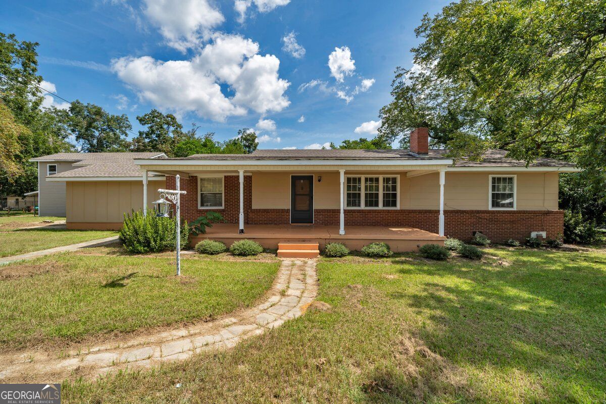 1102 N 3rd Street Property Photo 1